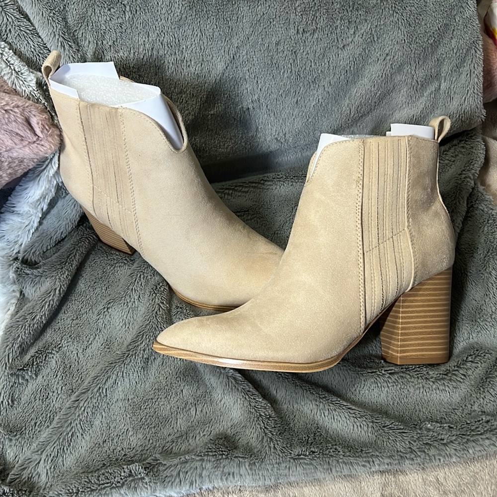 NWT tan suede booties with pointed toe